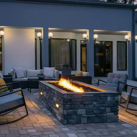 Courtyard By Marriott Greensboro